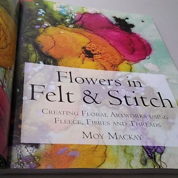 Flowers in Felt & Stitch Book - Picture 4 of 7